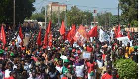 Burkina: des syndicats exigent « des moyens d’auto-défense (…) pour les populations »