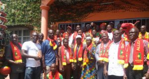 CAN Gabon 2017: Le ministre des Sports chez les supporters de l’UNSE
