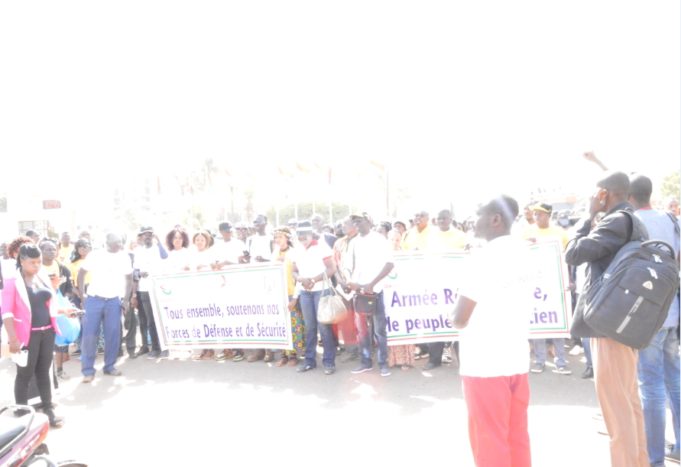 Ouagadougou: près de 800 personnes marchent pour « soutenir » l’armée victime de plusieurs attaques