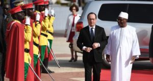 La France « acquitte une dette » en intervenant au Mali pour le maintien de la paix (François Hollande)