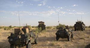 L’armée française a « neutralisé » un groupe armé au Mali (VOA)