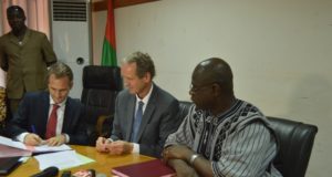 Prise en charge du cancer du sein: signature d’une convention entre le Laboratoire pharmaceutique Roche et le Burkina