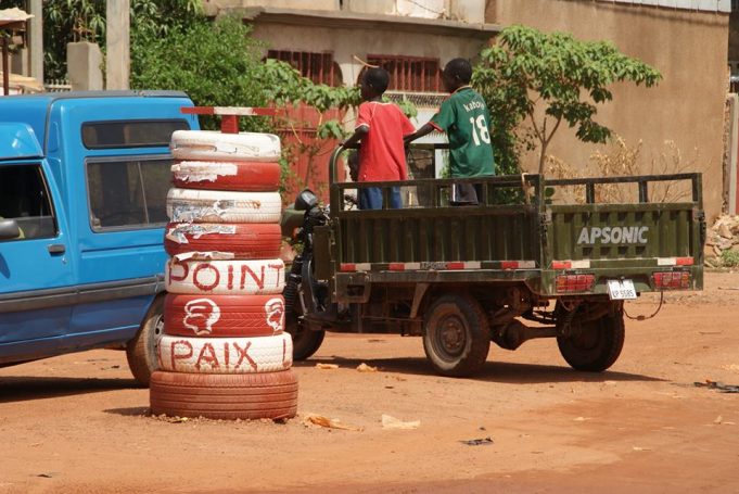 Ronds-points de pneus : « Utiles » mais sans « valeur juridique »