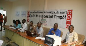 Burkina: des agents des impôts et des domaines dénoncent une retenue illégale de la taxe de résidence