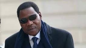Exclusif/ Un ancien président à Paris