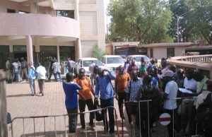 Burkina : des policiers radiés en sit-in au ministère de la Sécurité