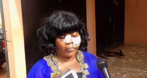 Accusée de vol d’enfants et agressée, Adja Divine porte plainte