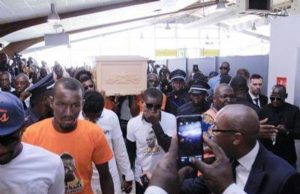 Abidjan: Des acteurs du football et autorités accueillent la dépouille de Cheick Tioté