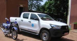 Burkina: L’UNICEF offre un véhicule et 50 motos « tout terrain » au ministère de l’Education