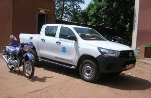 Burkina: L’UNICEF offre un véhicule et 50 motos « tout terrain » au ministère de l’Education