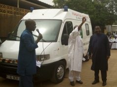 Fondation Moussa Yugo: vivres et véhicule multifonctions pour soulager les populations