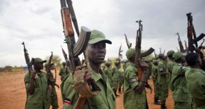 Les rebelles sud-soudanais revendiquent une embuscade meurtrière (VOA/AFP)