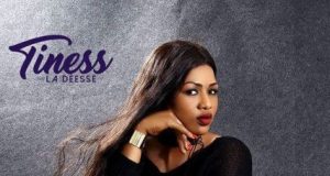 Tiness: la Déesse met ses fans « Dans la joie »