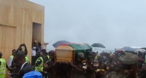 Arrivée de la dépouille de Salifou Diallo: que d’émotion à l’aéroport de Ouaga!