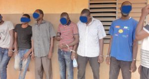 Ouagadougou: la police arrête sept escrocs «laveurs de billets de banque»