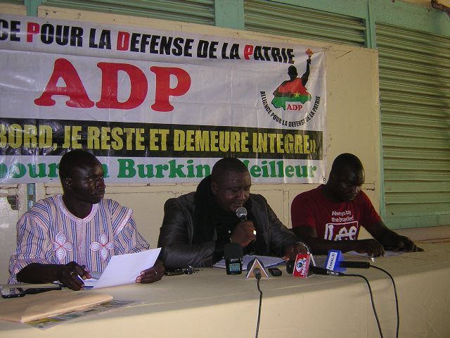 Abraham Badolo, président de l'ADP en costume noir