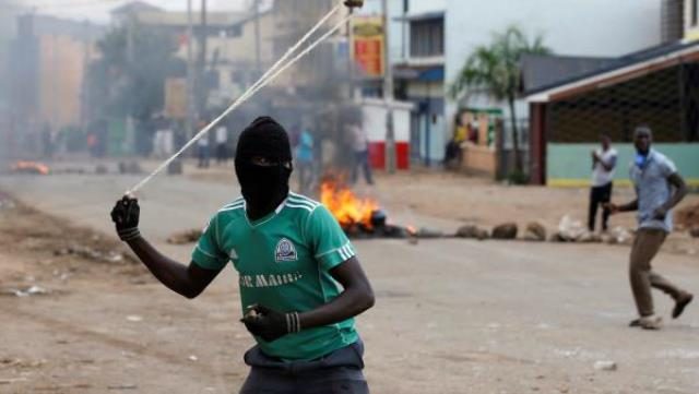 Manifestant à Kisumu