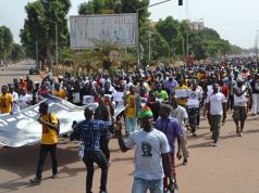 Ouagadougou: des centaines de personnes marchent pour réclamer justice pour Thomas Sankara