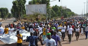 Ouagadougou: des centaines de personnes marchent pour réclamer justice pour Thomas Sankara