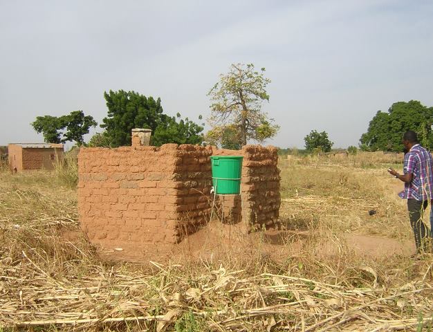 Réalisation de latrines dans la Gnagna