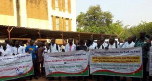 Burkina : des médecins dénoncent la dégradation du système sanitaire