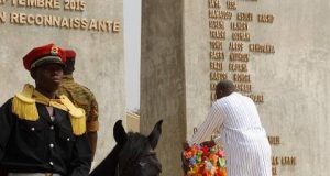 An III insurrection populaire : Cérémonie sobre, presqu’expéditive à la Place des martyrs