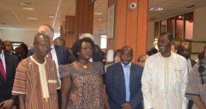 Burkina: quand Alassane Sakandé rencontre son enseignant de lycée Issouf Sawadogo, ministre de la Culture