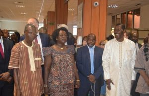 Burkina: quand Alassane Sakandé rencontre son enseignant de lycée Issouf Sawadogo, ministre de la Culture