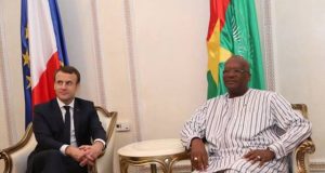 Macron à l’aéroport de Ouaga: «Le Burkina est un emblème de l’inspiration démocratique de la jeunesse africaine» photo d'rchives