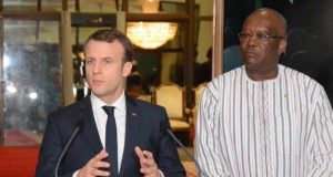 Burkina: Macron est là, la tension aussi!