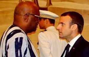 Burkina: la « réalité de la vie des Burkinabè » exposée à Macron
