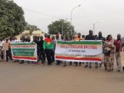 Ouagadougou: des dizaines de personnes marchent contre la traite des Noirs en Lybie