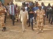 Nord du Burkina: le ministre Simon Compaoré et celui de l’Education en visite à Baraboulé