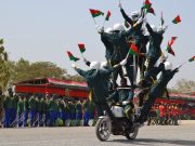 57è indépendance du Burkina: au moins 5 000 personnes paradent à Gaoua