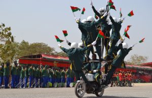57è indépendance du Burkina: au moins 5 000 personnes paradent à Gaoua