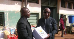 Ouagadougou: Armand Béouindé fait des dons à l’hôpital Yalgado