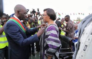Burkina/Fête nationale: 940 personnes décorées à Kosyam