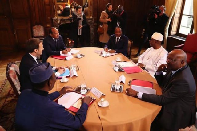 Les chefs d'Etat du G5 Sahel autour du président français Emmanuel Macron