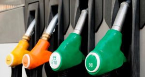 Hydrocarbures: comment les efforts de l’État ont maintenu le prix à la pompe