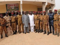 Camp Naaba Koom II: Roch Kaboré rend visite aux éléments de la garde présidentielle
