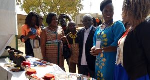 Ouagadougou: une foire pour donner le goût des pagnes, perles et accessoires aux Burkinabè