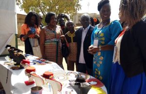 Ouagadougou: une foire pour donner le goût des pagnes, perles et accessoires aux Burkinabè