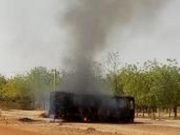 Burkina : des populations à Bagaré incendient un car ayant tué un élève dans un accident