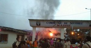 Côte d’Ivoire: des manifestants incendient la résidence du maire et la mairie de Soubré