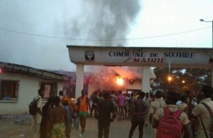 Côte d’Ivoire: des manifestants incendient la résidence du maire et la mairie de Soubré