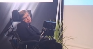 Décès du célèbre astrophysicien Stephen Hawking