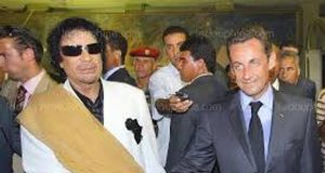 Sarkozy et les Kadhafi, c’est collé-serré!
