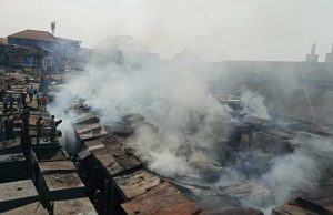 Guinée: le plus grand marché de Conakry ravagé par un incendie