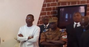 Ouagadougou: le chef d’état-major et le président de l’Assemblée nationale vus à l’aéroport
