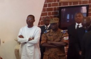 Ouagadougou: le chef d’état-major et le président de l’Assemblée nationale vus à l’aéroport